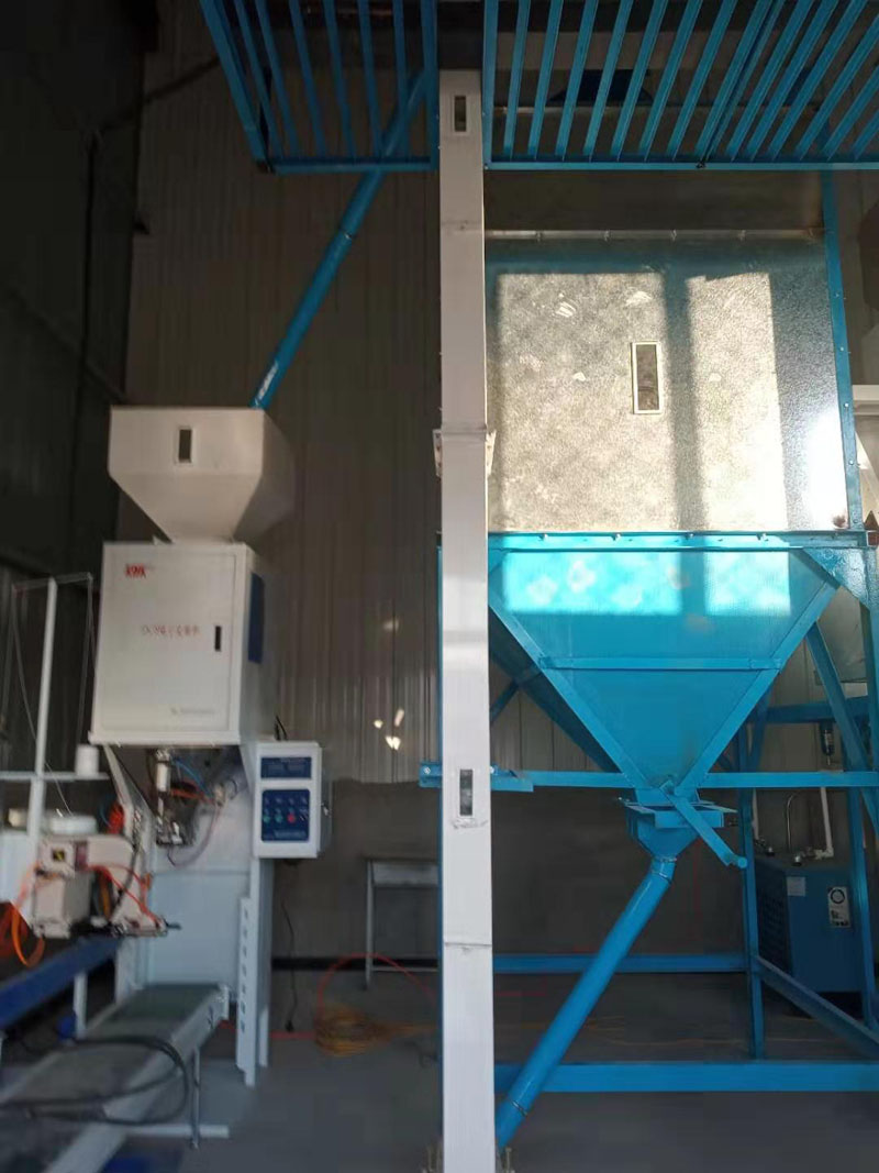 河北張家口市萬全縣20噸小米成套加工設(shè)備安裝調(diào)試完畢