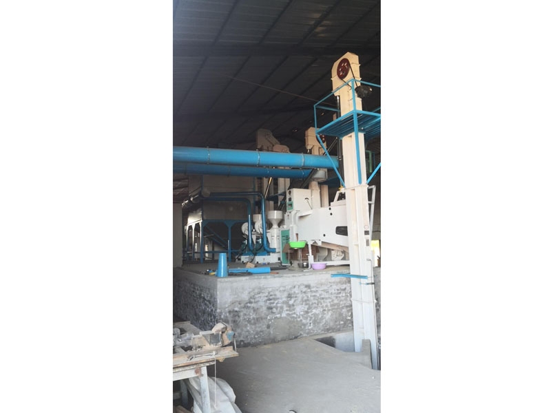 內(nèi)蒙赤峰敖漢旗羊場NZJ30B大米成套加工設(shè)備安裝調(diào)試完畢